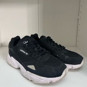 Adidas Falcon